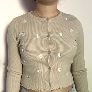 Knit Ribbed Fitted Long Sleeve Buttoned Embroidered Flower Top || FOREVER21